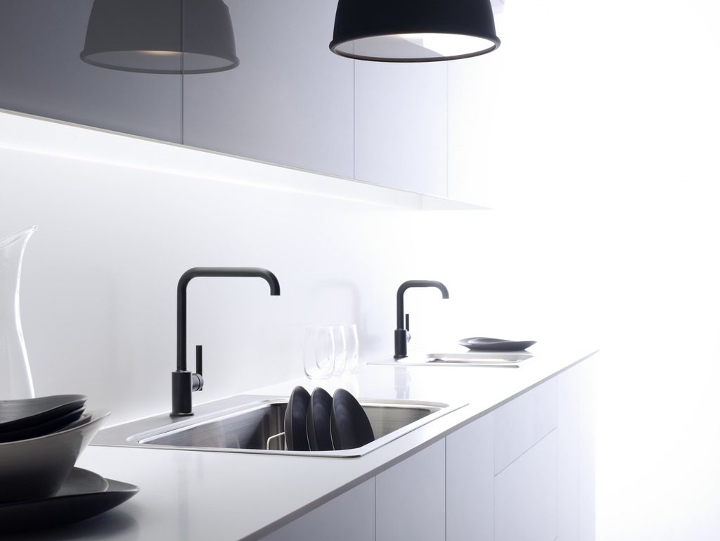 two-sinks-next-to-eachother-for-kitchen-remodeling-project
